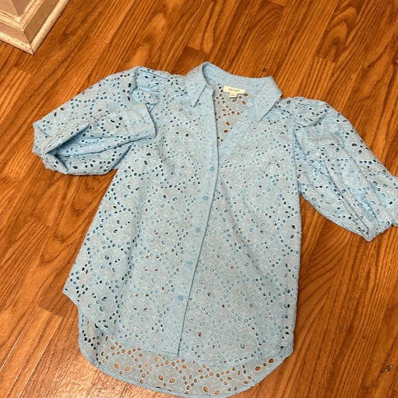 On 34th Blue Cotton Eyelet High/Low Blouse SZ XS - Picture 6 of 10